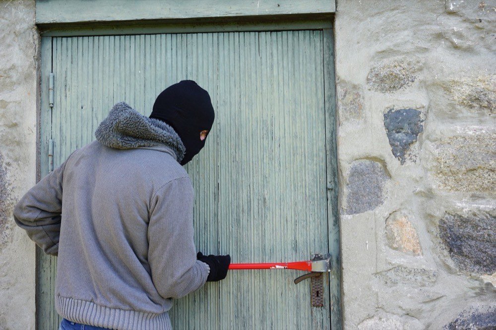 Furti in casa d'estate: come difendersi con Allianz ULTRA